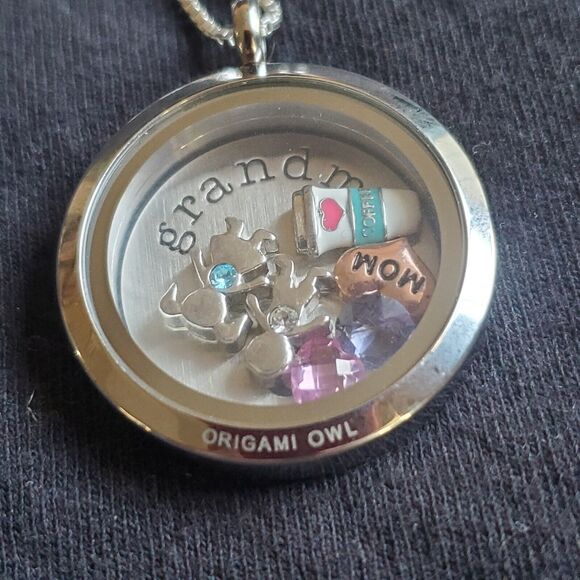 Origami Owl Grandma Locket With 23.5" 925 Sterling Silver Chain And 6 Charms - Picture 1 of 5